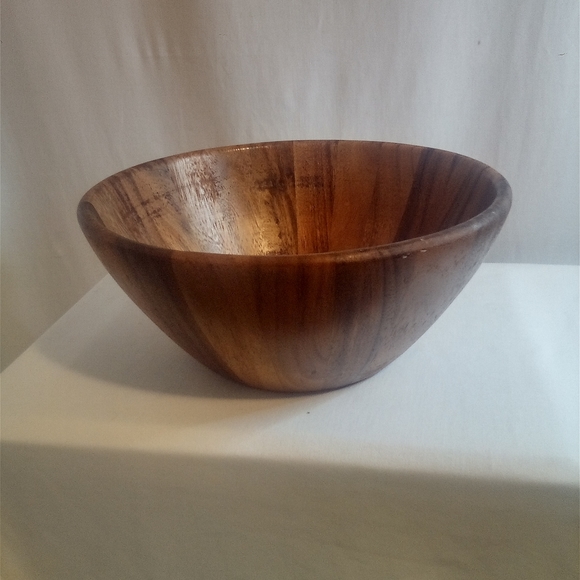Large Wooden Bowl by Authentic Kitchen 12in diameter Beautiful Grain Lines